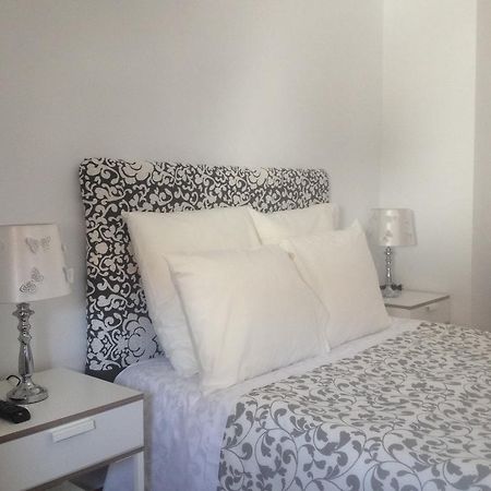 Hostal Montilla Sotogrande Torreguadiaro Exterior photo