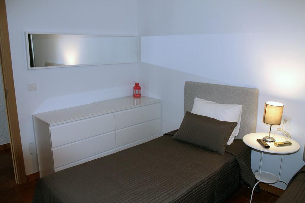Hostal Montilla Sotogrande Torreguadiaro Exterior photo
